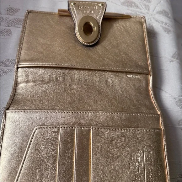 PREOWNED Coach gold leather Turnlock Agenda Wallet - Picture 5 of 12